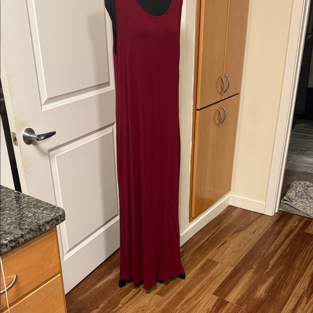 Elegant Sleeveless Burgundy Maxi Dress